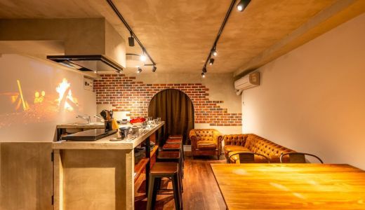 神保町駅4分のビル5階に隠れ家キッチン発見。レンガ壁とチェスターフィールドソファの30平米を写真とレビューで徹底チェック